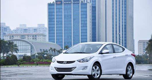 Đánh giá Hyundai Elantra GLS 18 AT giá 756 triệu đồng