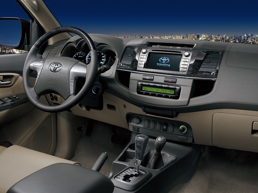 Toyota Fortuner xe 7 chỗ bán chạy người tiêu dùng có nên mua - MVietQ